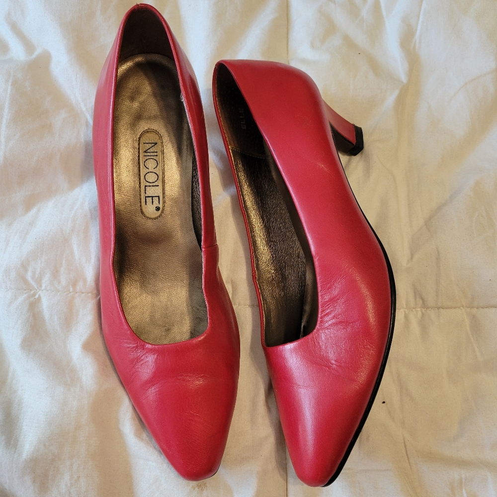 Nicole vintage Womens Red leather classic 2 inch heels Pumps Size 7M - Picture 9 of 16